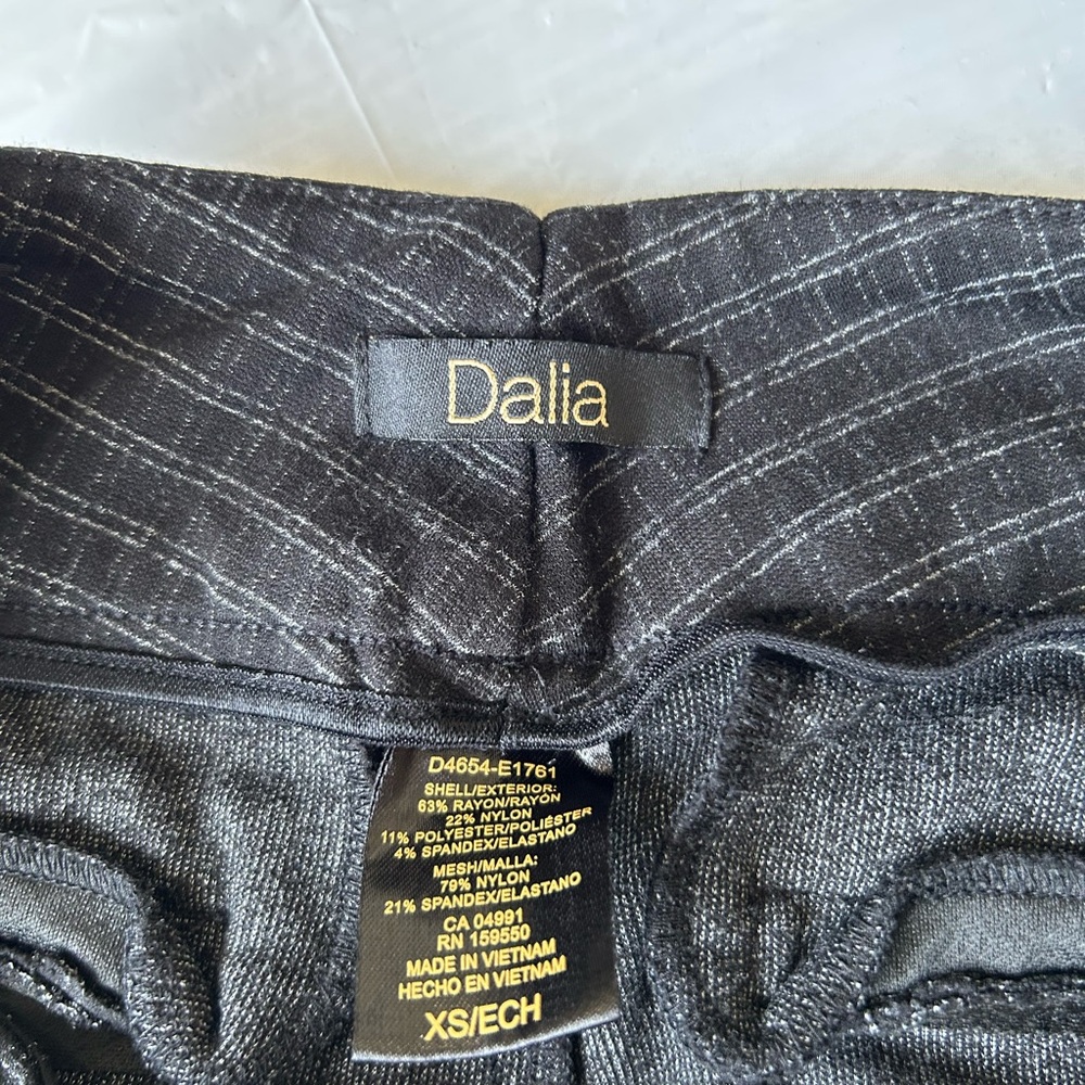 3 pants, Hilary Radley and Dalia - Picture 4 of 6